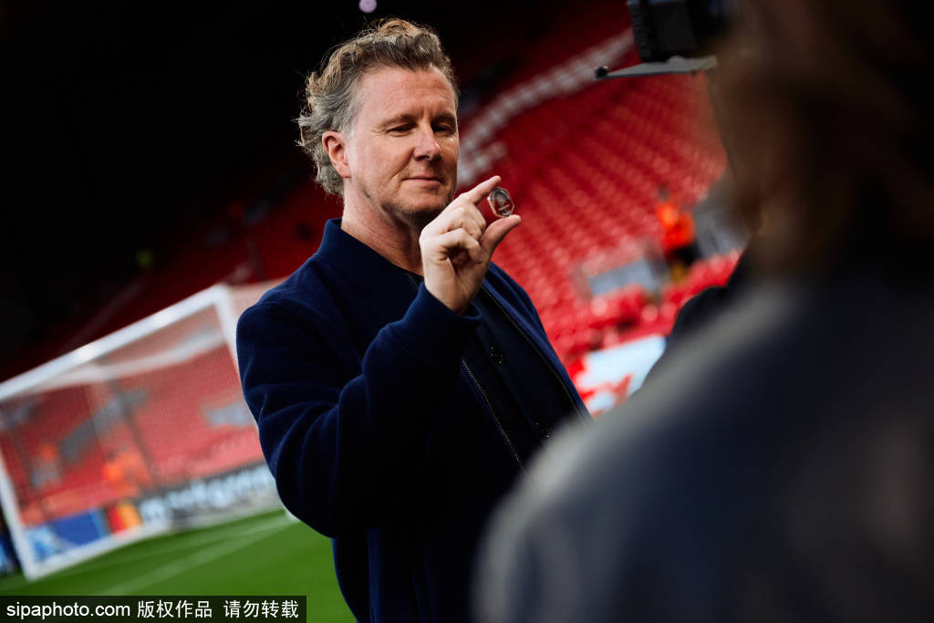 卡拉格获颁“一人一城”奖:为利物浦的忠诚与骄傲