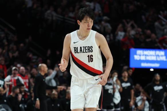 杨瀚森季前赛收官再吃6犯 开季前一盆冷水并非坏事?