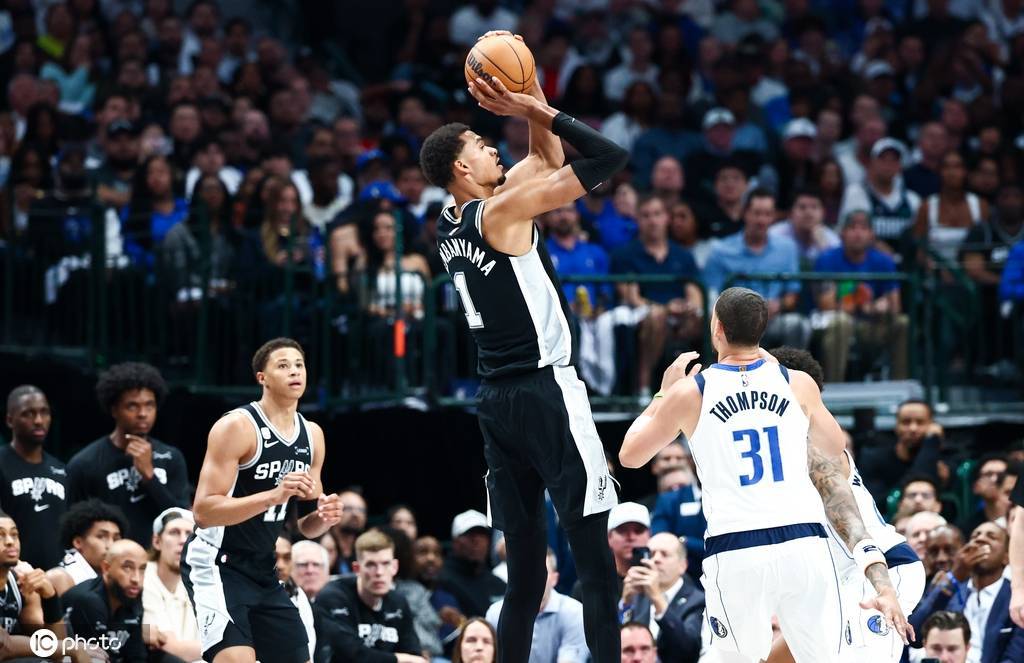 恐怖!文班40+15一战打爆两状元 弗拉格撞上新秀墙