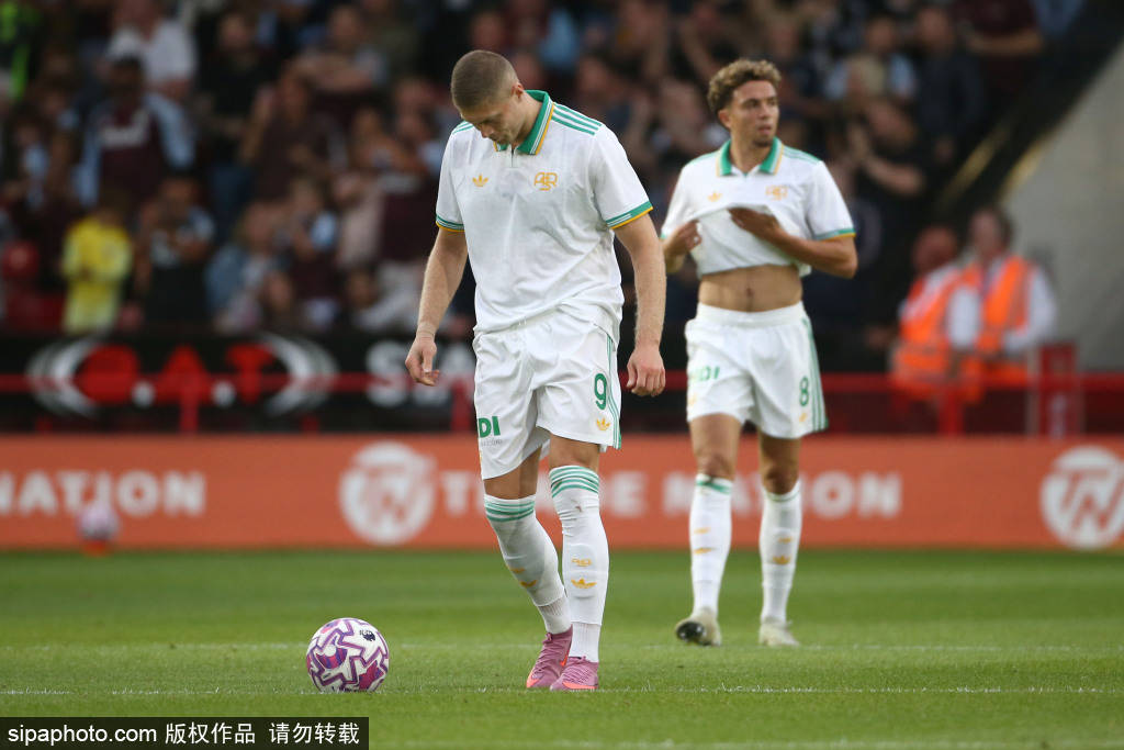 足球友谊赛:阿斯顿维拉vs罗马
        
    足球友谊赛:阿斯顿维拉vs罗马