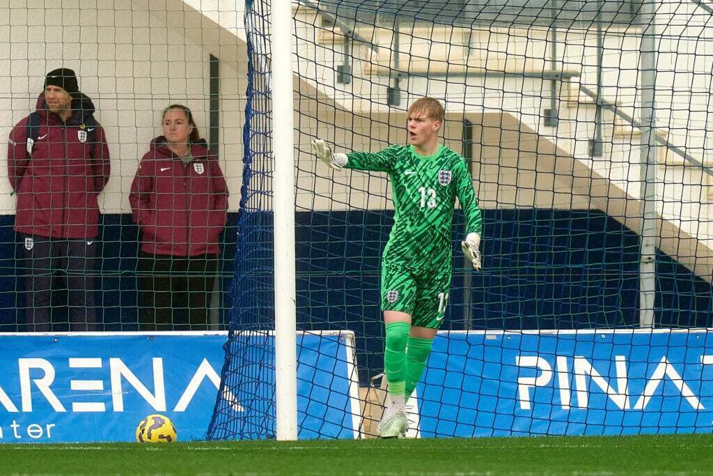 曼联正式完成免费签新门将转会!拉爵炮轰青训,球员家长大惑不解